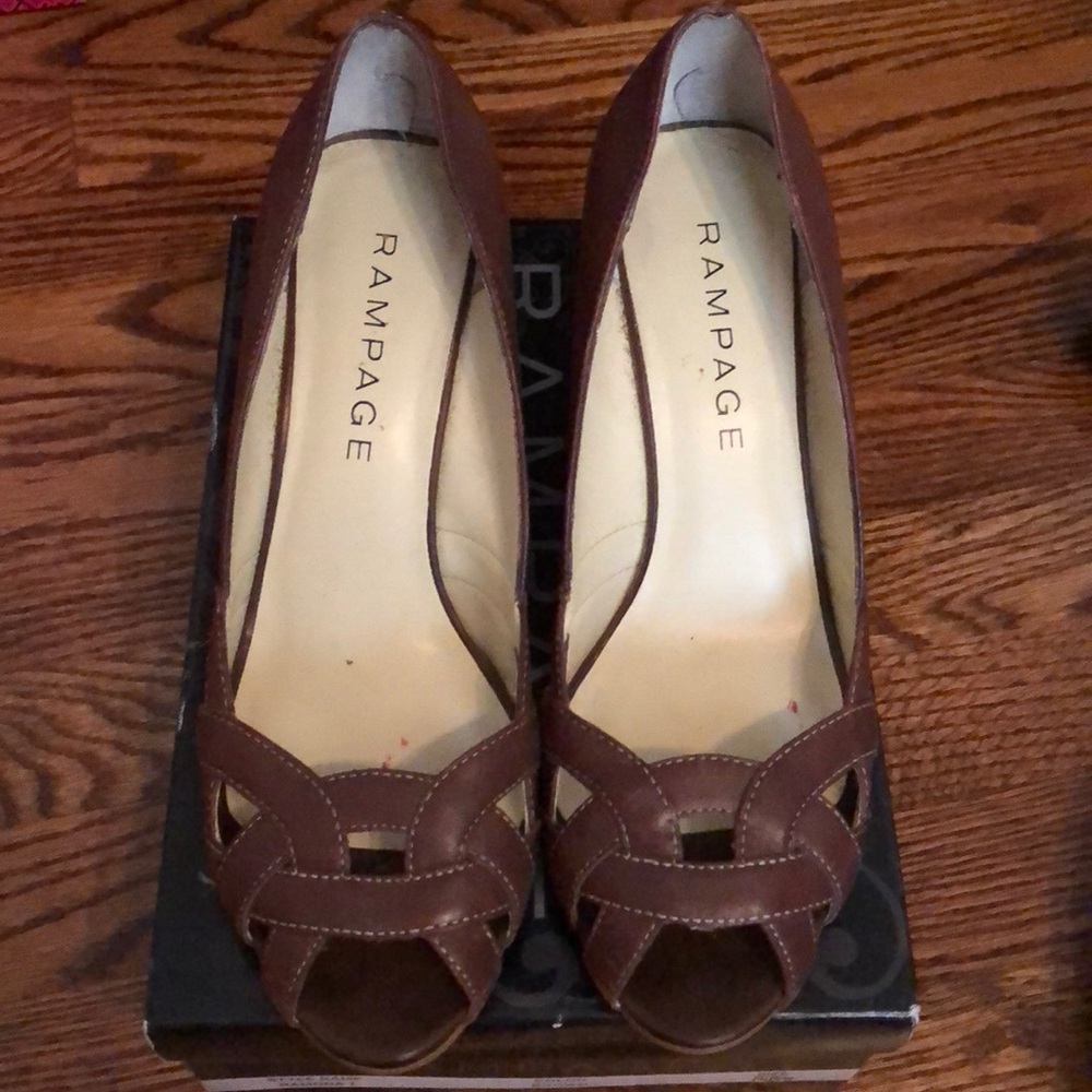 RAMPAGE RAMONA BROWN WEDGE